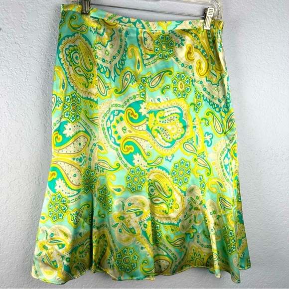 Banana Republic Dresses & Skirts - Banana Republic Silk Vintage Trumpet Skirt Lined